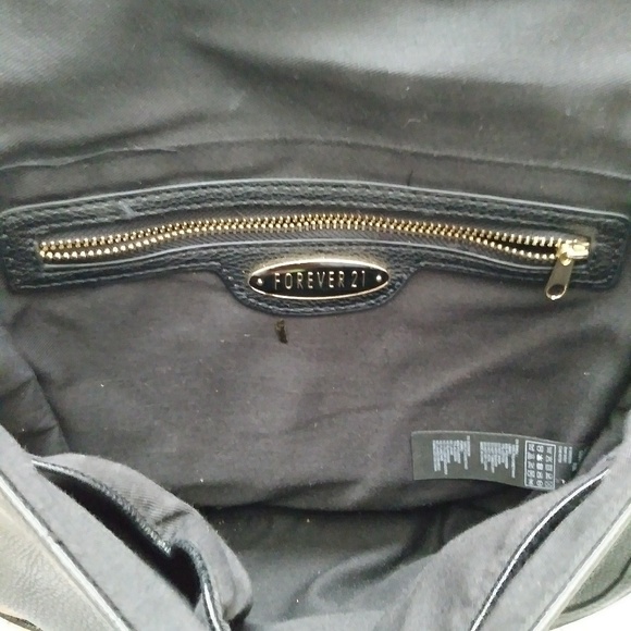 Black Purse w/ Side zipper detail - Picture 7 of 8